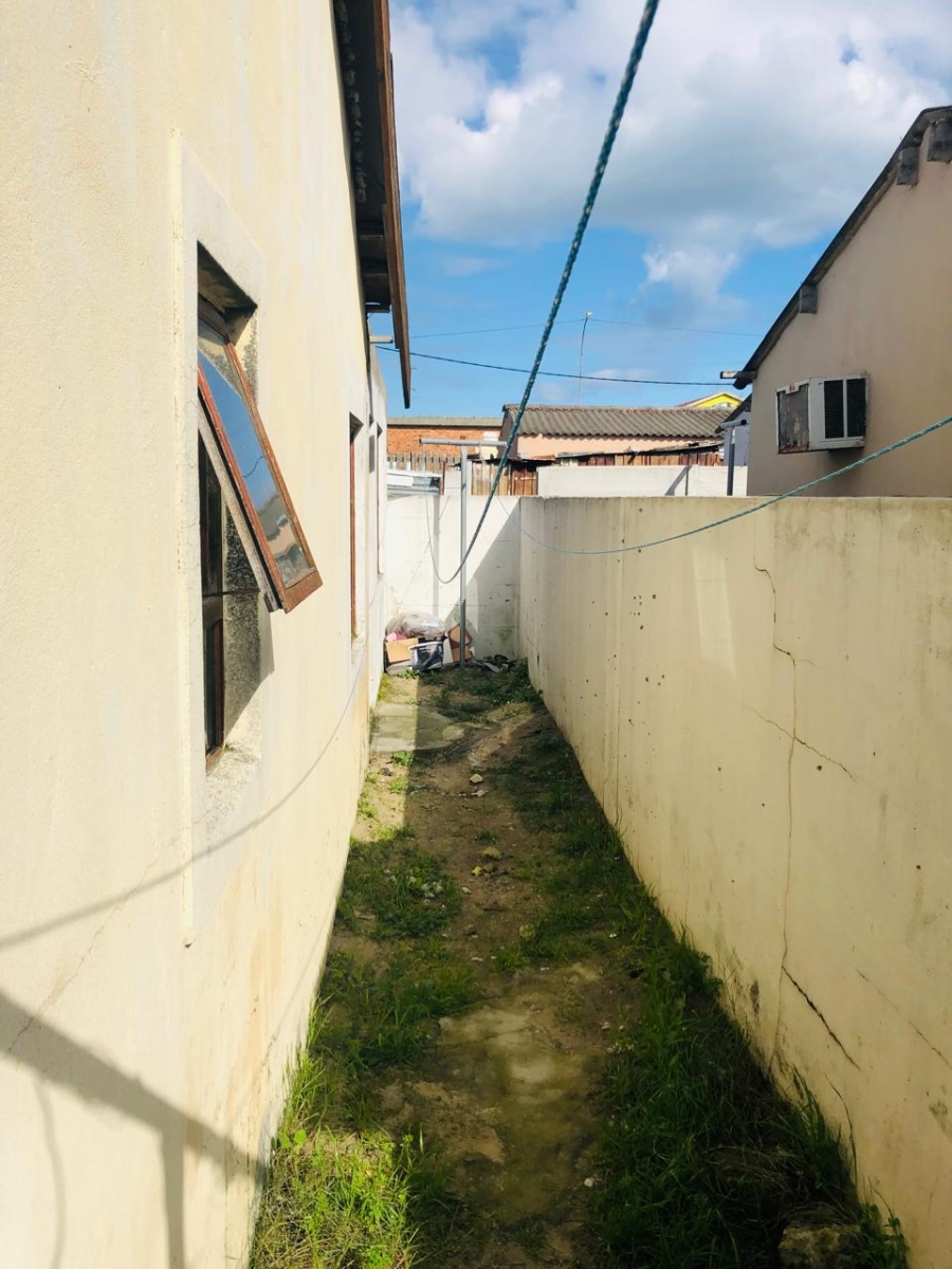 3 Bedroom Property for Sale in Umrhabulo Triangle Western Cape